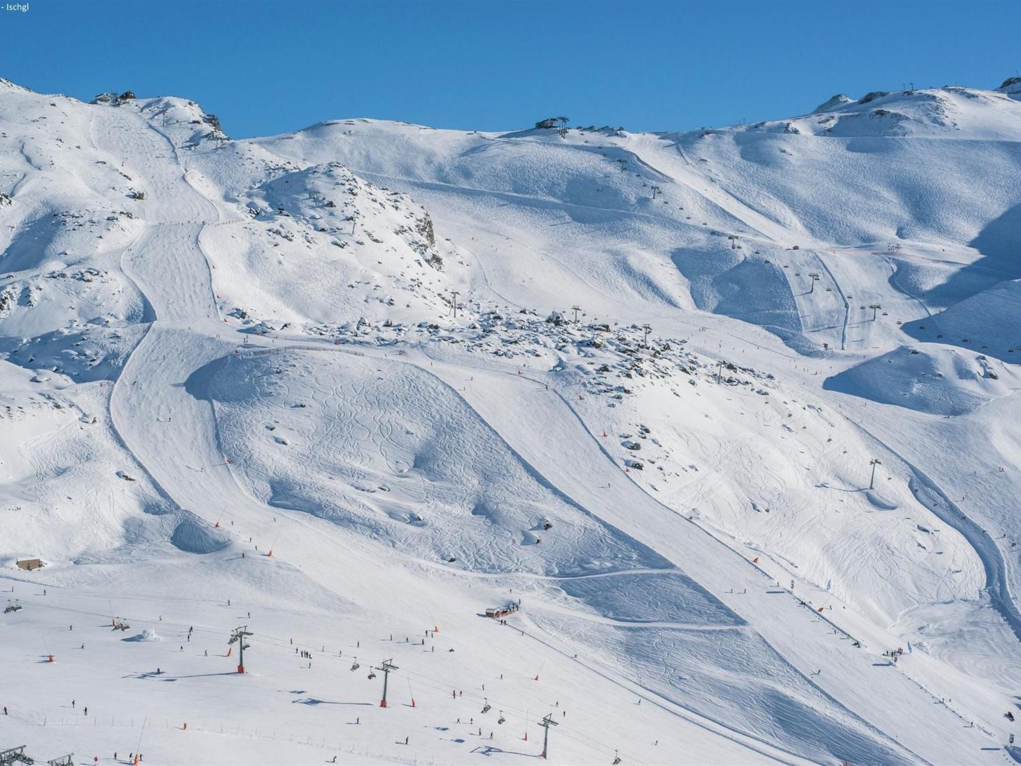 Land On The Kppl Mountain Chains 카플 외부 사진